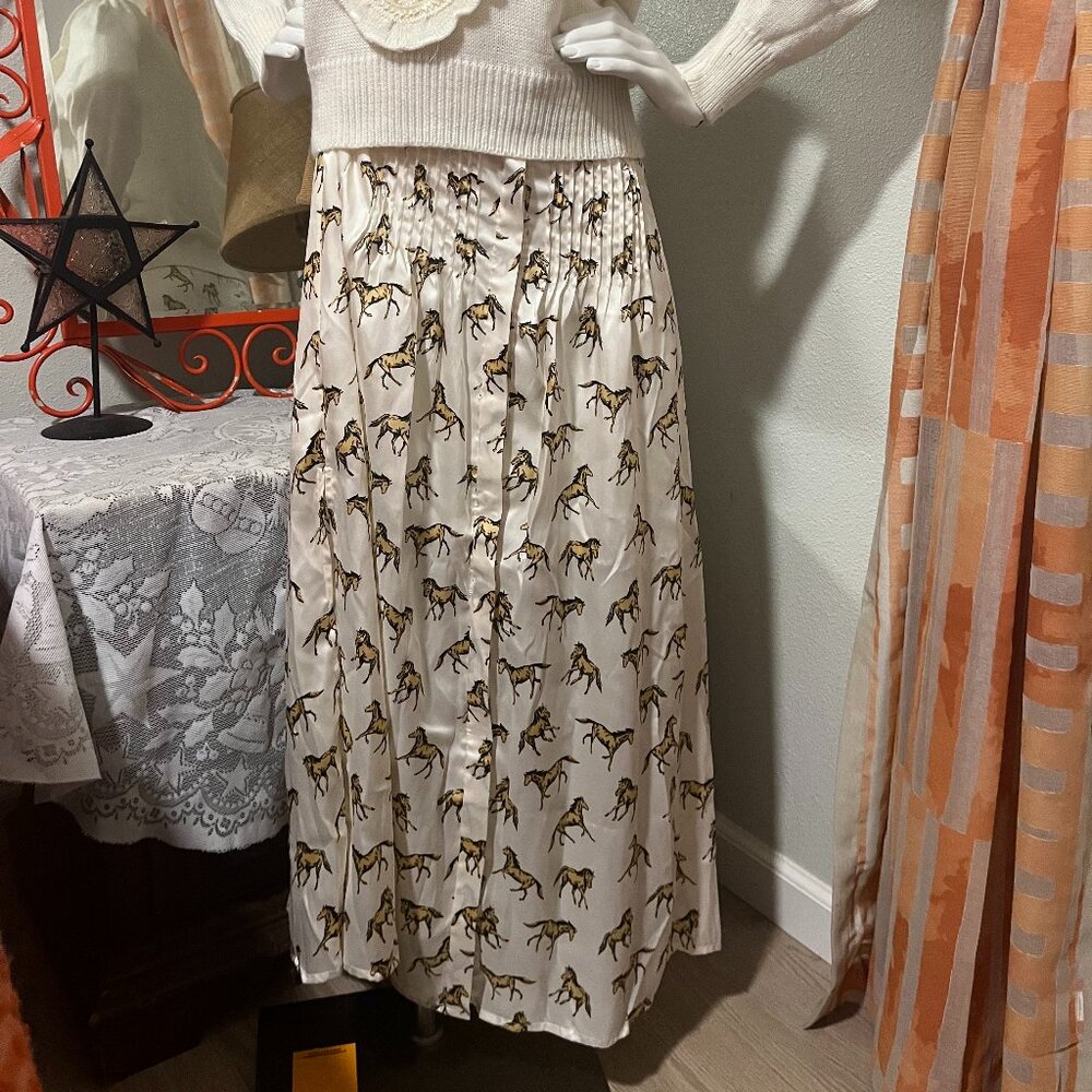 Top Shop Pleated Horse Skirt - Size US 10